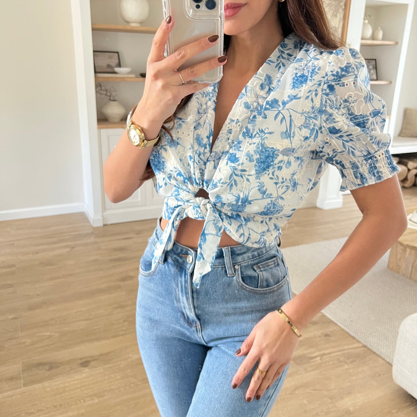 BLOUSE AVEC BRODERIE & NOEUD