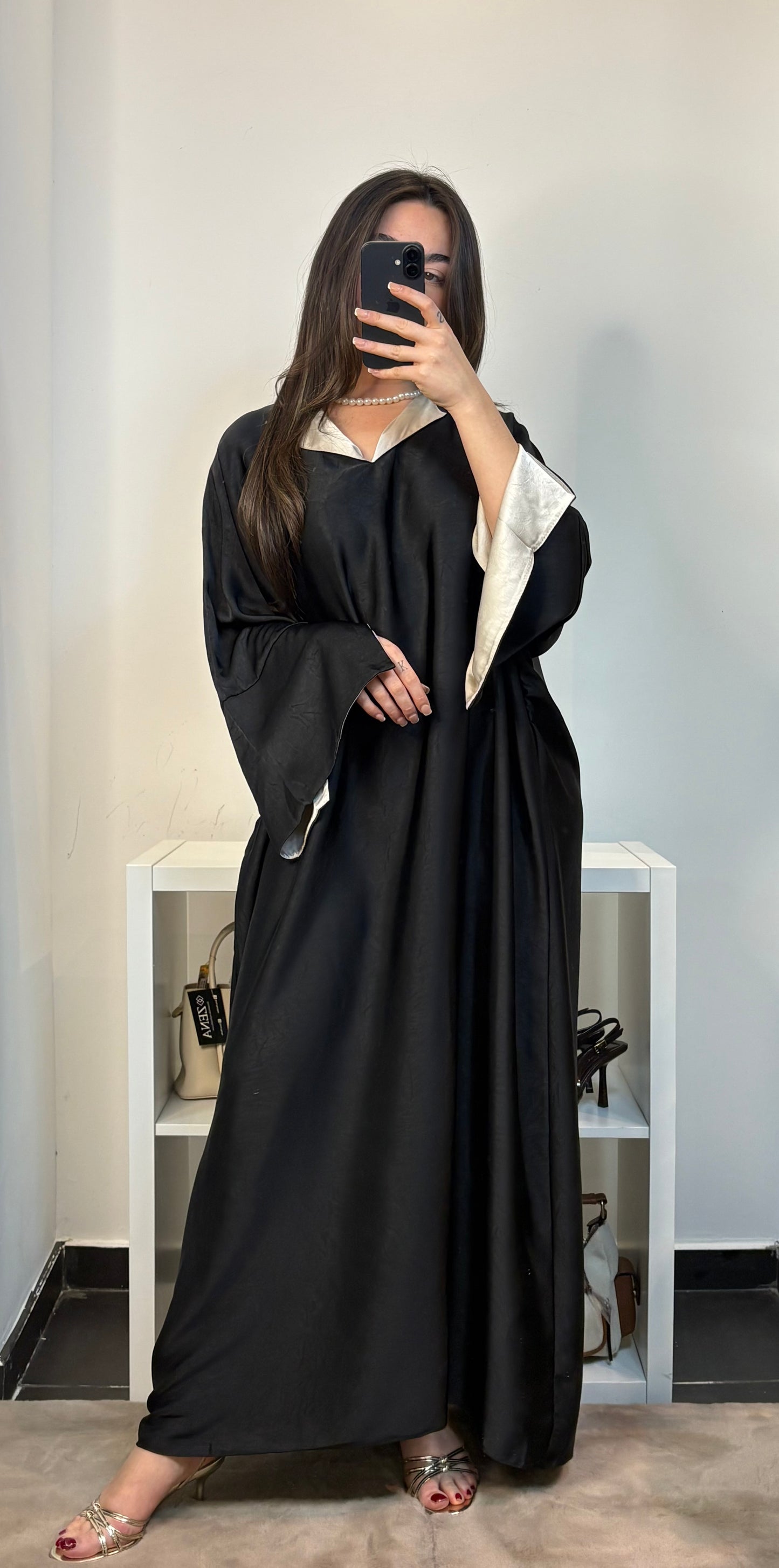ABAYA INES