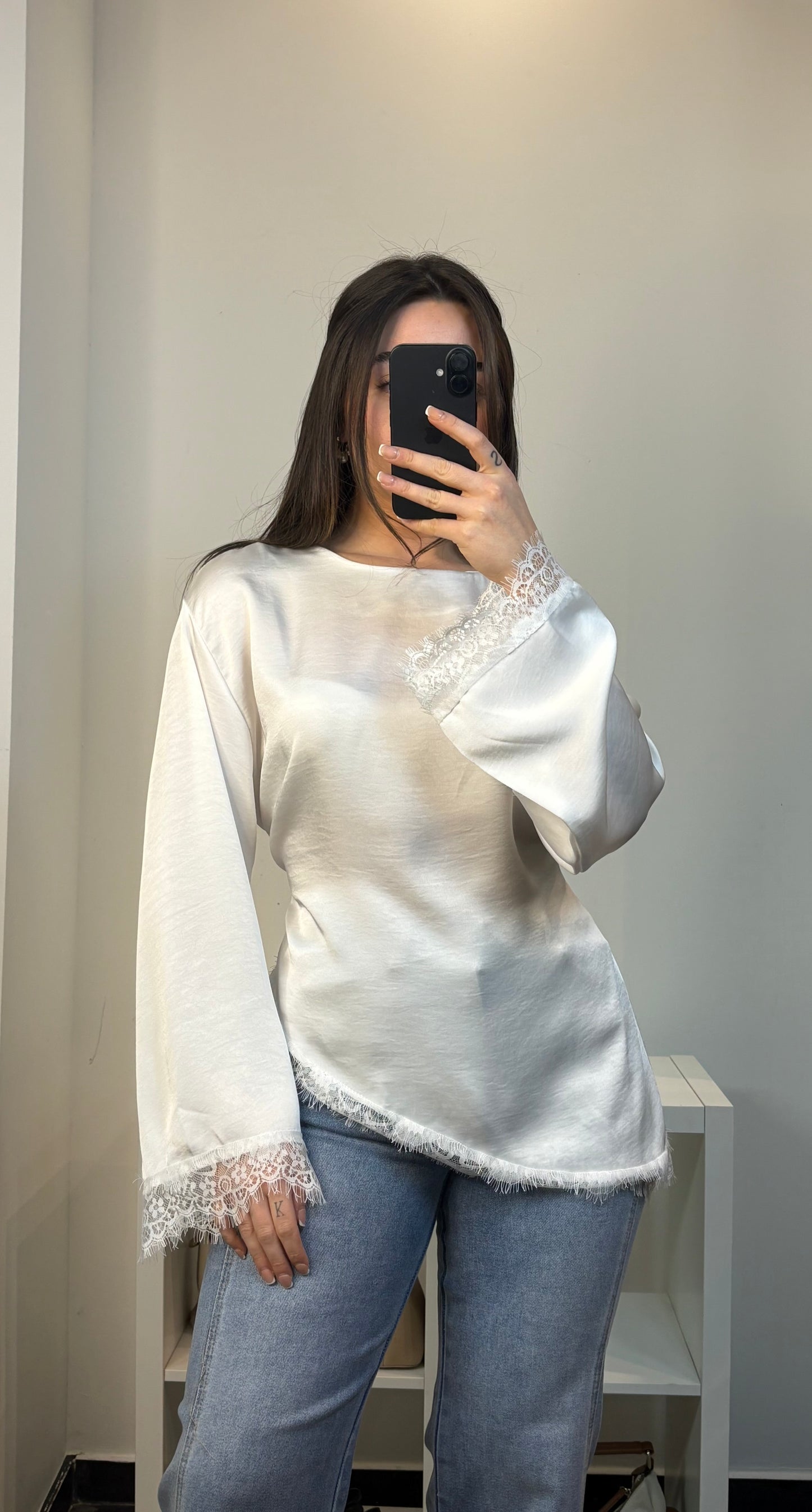 BLOUSE ASYMÉTRIQUE DENTELLE